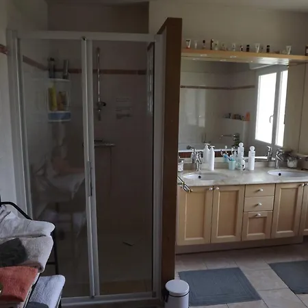 לינה וארוחת בוקר Sainte Anne *